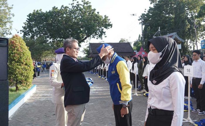 Dibekali Asuransi, Rektor Unirow Tuban Lepas 451 Mahasiswa KKN