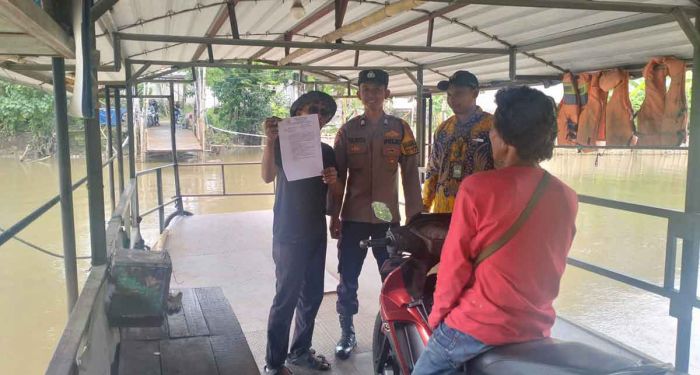 Polsek Taman Imbau Operator Perahu Waspadai Debit Sungai