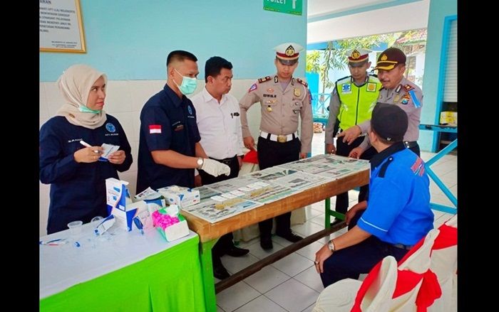 17 Sopir Bus Terminal Kertajaya Kota Mojokerto Jalani Tes Urine 17 Sopir Bus Terminal Kertajaya Kota Mojokerto Jalani Tes Urine
