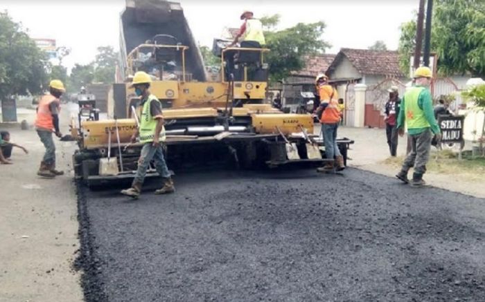 Dinas PUPR Jombang Bangun Ruas Jalan Strategis Sepanjang 4.860 Meter Dinas PUPR Jombang Bangun Ruas Jalan Strategis Sepanjang 4.860 Meter