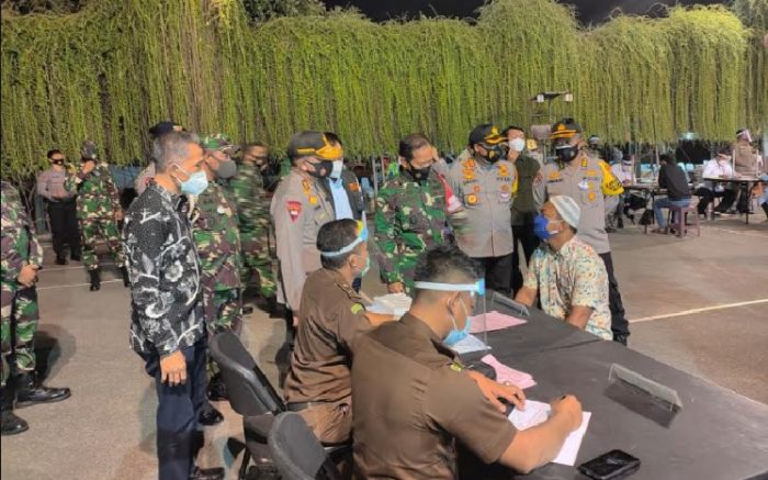 Ratusan Pelanggar Protkes Terjaring Tim Covid Hunter di Waru, Disidang di Tempat Ratusan Pelanggar Protkes Terjaring Tim Covid Hunter di Waru, Disidang di Tempat