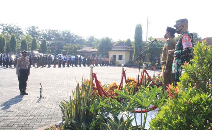 Kapolres Pasuruan Minta Petugas Kerja Sama dengan RT-RW Pantau Pemudik Kapolres Pasuruan Minta Petugas Kerja Sama dengan RT-RW Pantau Pemudik