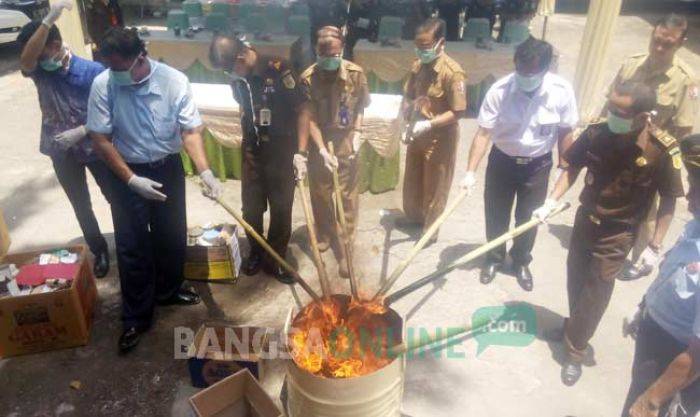 Kejari Bojonegoro Musnahkan Barang Bukti Kejahatan Sejak 2008 Kejari Bojonegoro Musnahkan Barang Bukti Kejahatan Sejak 2008