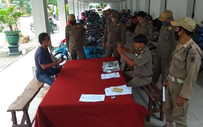 Masuk Tuban Tak Bermasker, Petugas Bakal Sita Barang Bawaan Masuk Tuban Tak Bermasker, Petugas Bakal Sita Barang Bawaan