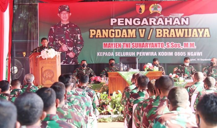 Kunjungi Kodim Ngawi, Pangdam V/Brawijaya Ingatkan Banyaknya Anggota yang Meninggal Akibat Covid-19 Kunjungi Kodim Ngawi, Pangdam V/Brawijaya Ingatkan Banyaknya Anggota yang Meninggal Akibat Covid-19