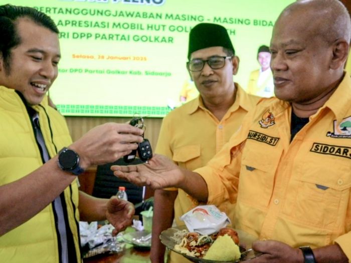 Golkar Sidoarjo Manfaatkan Mobil Hadiah HUT ke-60 sebagai Kendaraan Siaga Bencana Golkar Sidoarjo Manfaatkan Mobil Hadiah HUT ke-60 sebagai Kendaraan Siaga Bencana