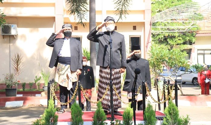 Pimpin Upacara Hari Sumpah Pemuda ke-93, Gus Ipul Ajak Pemuda Bersatu dan Bangkit Lawan PandemI Pimpin Upacara Hari Sumpah Pemuda ke-93, Gus Ipul Ajak Pemuda Bersatu dan Bangkit Lawan PandemI