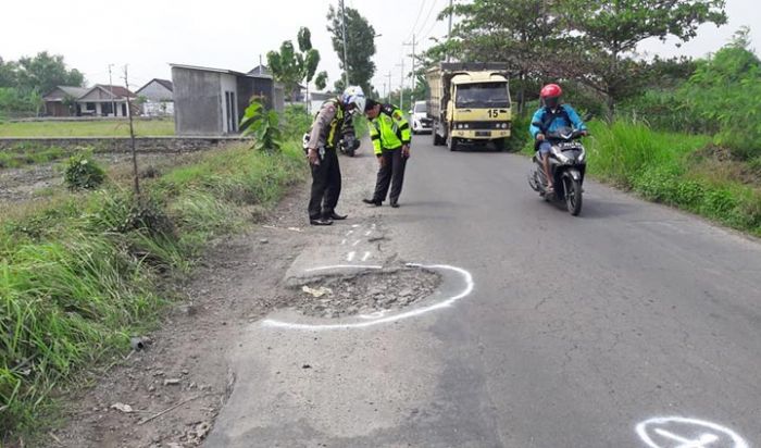 Hindari Jalan Berlubang, Ibu Paruh Baya Tewas Terseret Truk di Sidoarjo