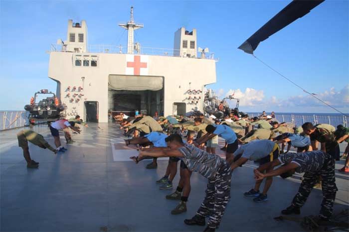 Satgas Harnus 2018 Laksanakan Olahraga Bersama di Tengah Laut