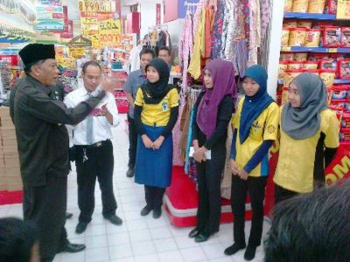 Ramayana-Matahari Akhirnya Wajibkan Karyawan Berbusana Muslim