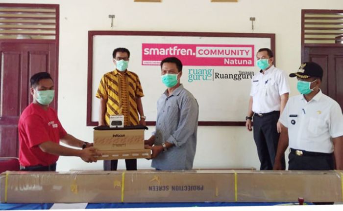 Peringati Hari Pendidikan, Smartfren dan Ruang Guru Berikan Bantuan Sarana Belajar di 5 Sekolah