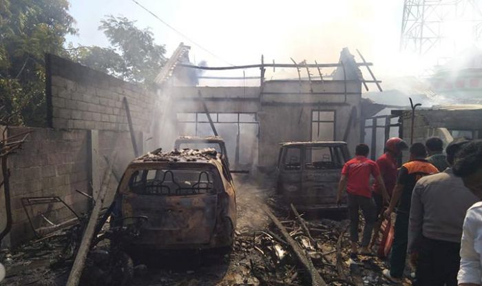 Rumah Milik Mantan Anggota Dewan Hanura Situbondo Terbakar, Kerugian Mencapai Rp 500 Juta Lebih Rumah Milik Mantan Anggota Dewan Hanura Situbondo Terbakar, Kerugian Mencapai Rp 500 Juta Lebih