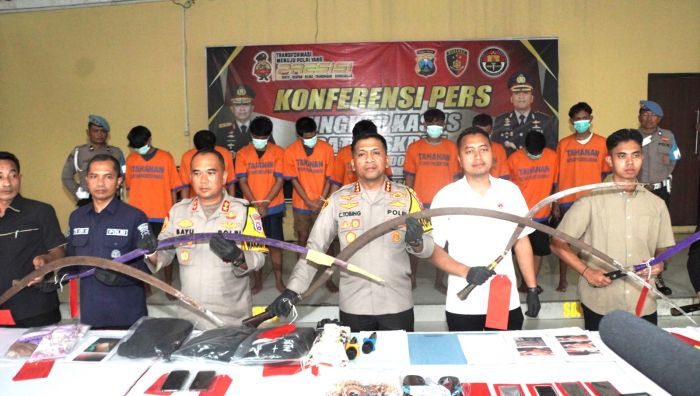 12 Anggota Gangster Bersajam yang Kerap Konvoi Diamankan Polresta Sidoarjo 12 Anggota Gangster Bersajam yang Kerap Konvoi Diamankan Polresta Sidoarjo
