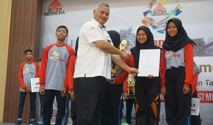 Mahasiswa BEST Semen Indonesia Gelar Mading 3D Competition Mahasiswa BEST Semen Indonesia Gelar Mading 3D Competition
