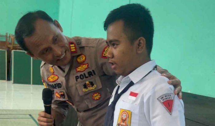 Cegah Kenakalan Remaja, Kapolsek Wonoayu Motivasi Pelajar