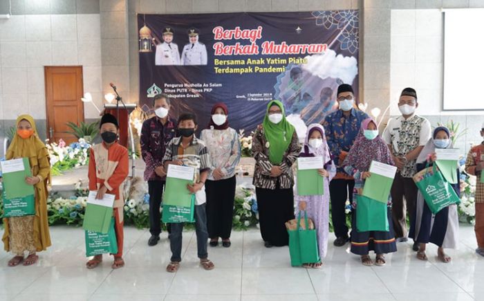 Dihadiri Wabup Bu Min, DPUTR dan DKPP Gresik Santuni Anak Yatim Piatu Terdampak Covid-19 Dihadiri Wabup Bu Min, DPUTR dan DKPP Gresik Santuni Anak Yatim Piatu Terdampak Covid-19