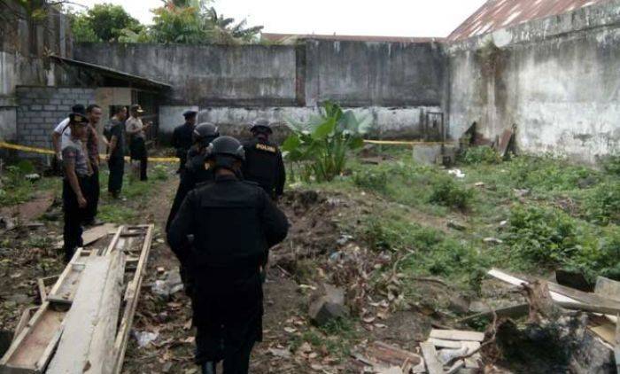 Bersihkan Sumur Tua, Warga Jalan Tanjung Temukan Granat dan Kepala Mortir Bersihkan Sumur Tua, Warga Jalan Tanjung Temukan Granat dan Kepala Mortir
