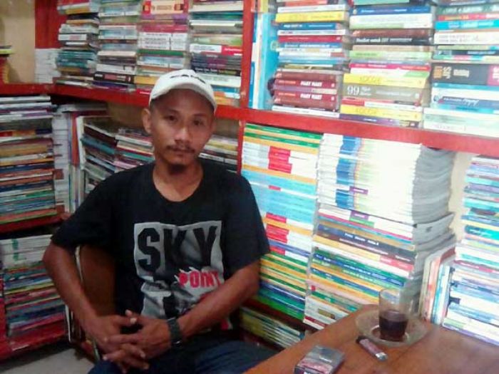 Unik, Jualan Buku Bekas Sampai Dini Hari Unik, Jualan Buku Bekas Sampai Dini Hari
