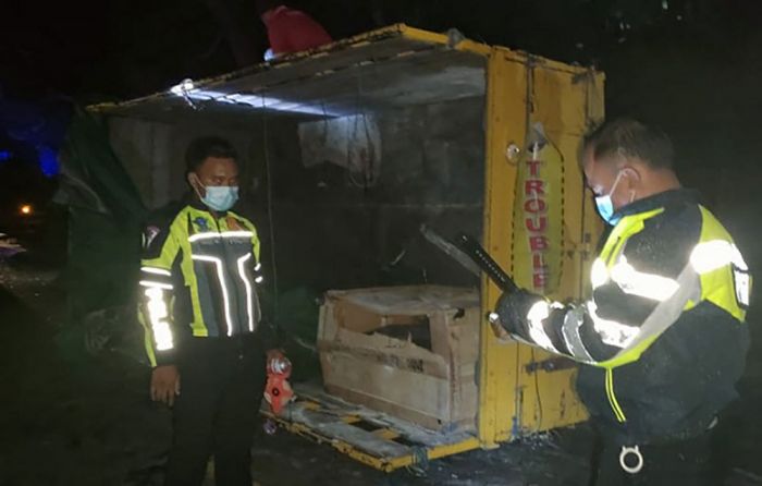 Mengerikan, Tabrakan Beruntun 6 Truk di Blega, 2 Meninggal, 1 Luka Ringan, 1 Hilang Mengerikan, Tabrakan Beruntun 6 Truk di Blega, 2 Meninggal, 1 Luka Ringan, 1 Hilang