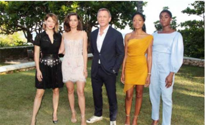 Inilah Tubuh Seksi Ana de Armas, Gadis dalam Film James Bond Terbaru Inilah Tubuh Seksi Ana de Armas, Gadis dalam Film James Bond Terbaru