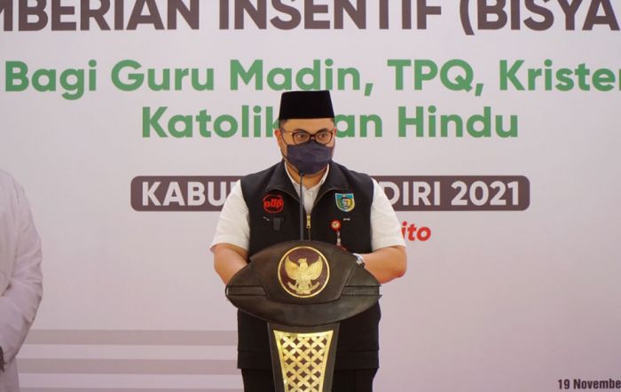 Ini yang Membuat Nama Bupati Kediri Trending di Twitter Ini yang Membuat Nama Bupati Kediri Trending di Twitter