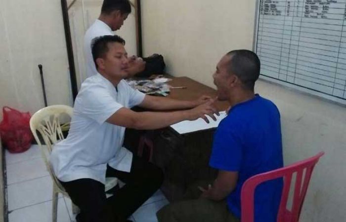 33 Tahanan Polres Batu Jalani Cek Kesehatan Rutin 33 Tahanan Polres Batu Jalani Cek Kesehatan Rutin