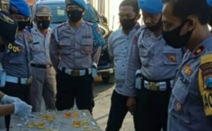 Antisipasi Paparan Narkoba, Kapolres Sampang Wajibkan Anggotanya Dites Urine Antisipasi Paparan Narkoba, Kapolres Sampang Wajibkan Anggotanya Dites Urine