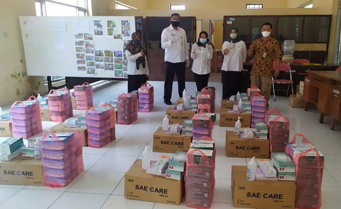 Pantau Warga Isoman, Pemkot Kediri Salurkan Puluhan Paket APD untuk Petugas PPKM Pantau Warga Isoman, Pemkot Kediri Salurkan Puluhan Paket APD untuk Petugas PPKM