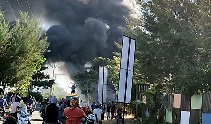 ​Gudang Styrofoam BJBR di Kota Probolinggo Terbakar, Diduga Gara-gara Bakaran Sampah