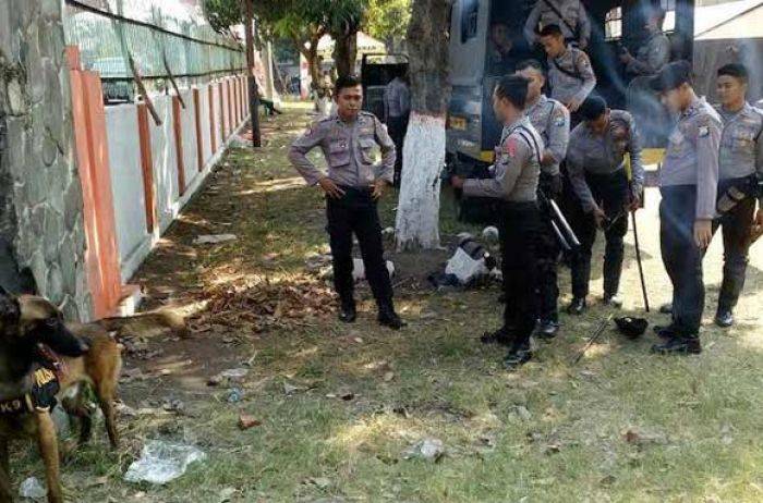 Penetapan Bacabup-Bacawabup Mojokerto Tegang, Ratusan Aparat Dikerahkan Penetapan Bacabup-Bacawabup Mojokerto Tegang, Ratusan Aparat Dikerahkan