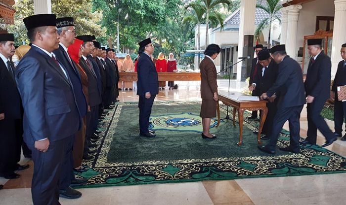 Tak Diajak Bahas Mutasi, Wabup Sidoarjo Tak Hadiri Pelantikan Pejabat Tak Diajak Bahas Mutasi, Wabup Sidoarjo Tak Hadiri Pelantikan Pejabat