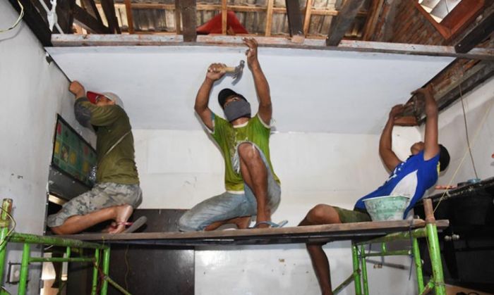 Rumah Istri Pensiunan Polri Direhab Korem Bhaskara Jaya Rumah Istri Pensiunan Polri Direhab Korem Bhaskara Jaya