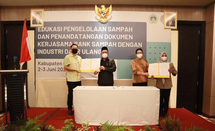 Hadiri MoU, Bupati Gus Yani Berharap Bank Sampah Bisa Selesaikan Persoalan Sampah