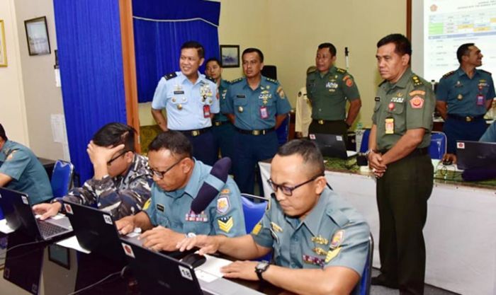 Kapusinfolahta TNI Tinjau Tes Kemampuan Komputer Seleksi Satgas MTF Kapusinfolahta TNI Tinjau Tes Kemampuan Komputer Seleksi Satgas MTF