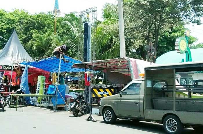 Ratusan Pedagang Padati Alun-alun Tuban Jelang Haul Bonang, Satpol PP Siaga 24 Jam Ratusan Pedagang Padati Alun-alun Tuban Jelang Haul Bonang, Satpol PP Siaga 24 Jam