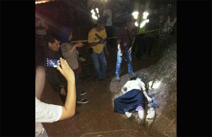 Petaka saat Bercinta di Sebuah Gubuk Asmara Petaka saat Bercinta di Sebuah Gubuk Asmara