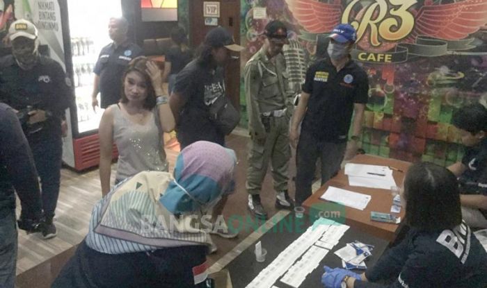 Petugas Gabungan Razia Tempat Hiburan Malam di Blitar, Seorang Tamu Positif Gunakan Sabu