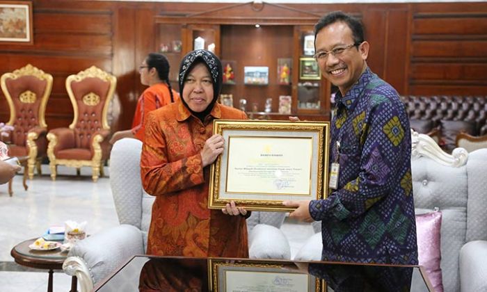 2 Hari Setelah Pulang dari Rumah Sakit, Wali Kota Risma Tancap Gas Kerja dan Hadiri 2 Acara 2 Hari Setelah Pulang dari Rumah Sakit, Wali Kota Risma Tancap Gas Kerja dan Hadiri 2 Acara