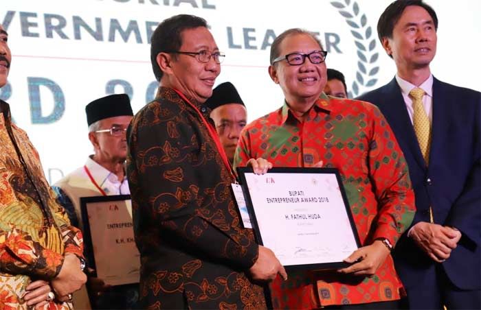 Tuban Raih Penghargaan Entrepreneur Award Bidang Perdagangan
