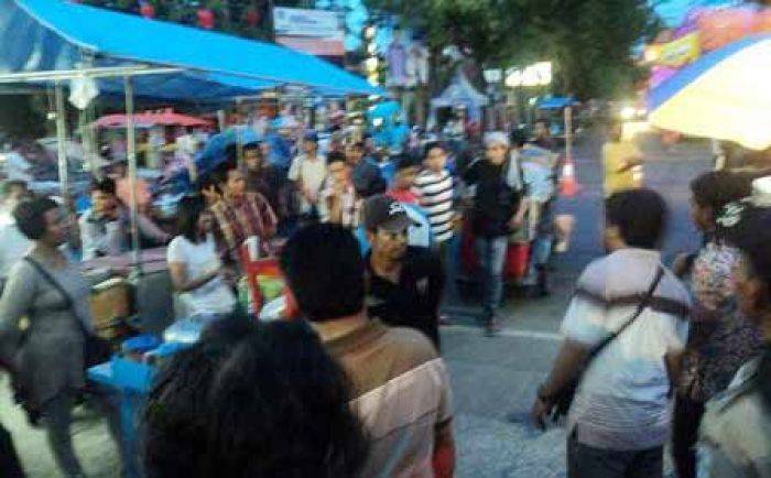 Pemkab Lamongan Rencanakan Relokasi PKL ke Jalan Andanwangi Pemkab Lamongan Rencanakan Relokasi PKL ke Jalan Andanwangi