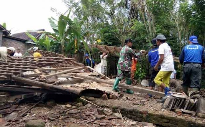 Rumah Kakek Sebatang Kara di Desa Ngares Trenggalek Ambruk