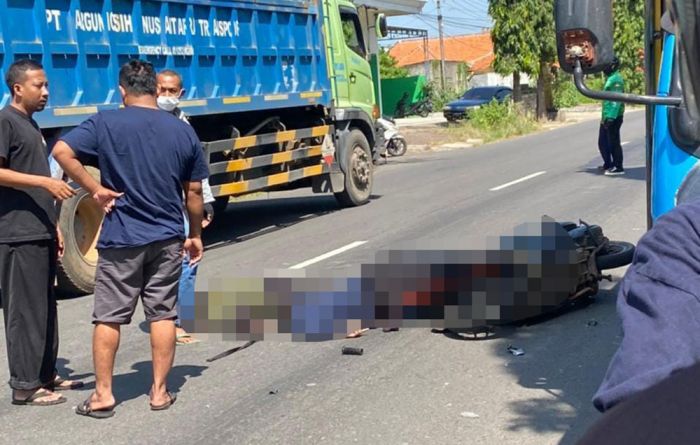 Tak Waspada saat Berkendara, Pasutri PNS di Tuban Tabrak Truk Parkir, Satu Orang Tewas Tak Waspada saat Berkendara, Pasutri PNS di Tuban Tabrak Truk Parkir, Satu Orang Tewas