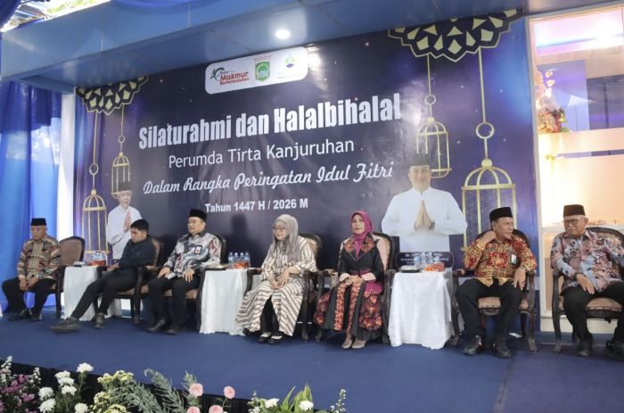 Halalbihalal Perumda Tirta Kanjuruhan, Bupati Malang Serahkan Penghargaan Masa Bakti