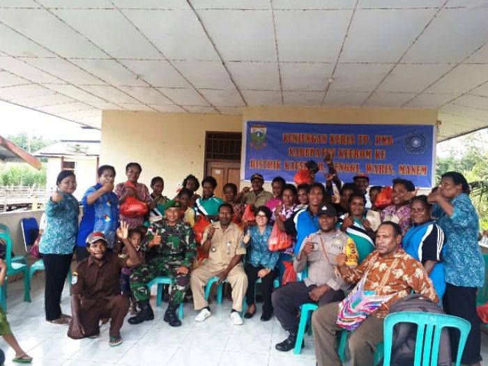 Satgas Pamtas RI-PNG Yonif Mekanis 512/QY Komsos bersama Penggerak PKK Keerom