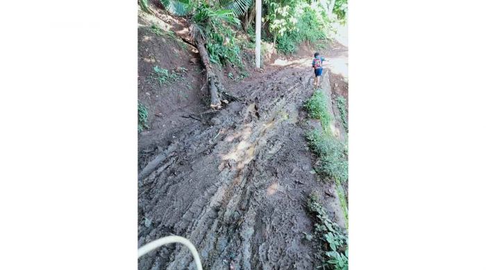 Warga Desa Alastengah Adukan Jalan Rusak ke Komisi I DPRD Situbondo Warga Desa Alastengah Adukan Jalan Rusak ke Komisi I DPRD Situbondo