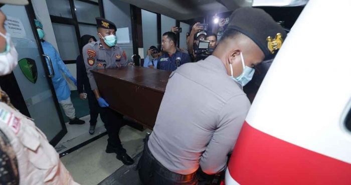 Jenazah Santri Korban Robohnya Ponpes Al Khoziny Diserahkan ke Keluarga Jenazah Santri Korban Robohnya Ponpes Al Khoziny Diserahkan ke Keluarga