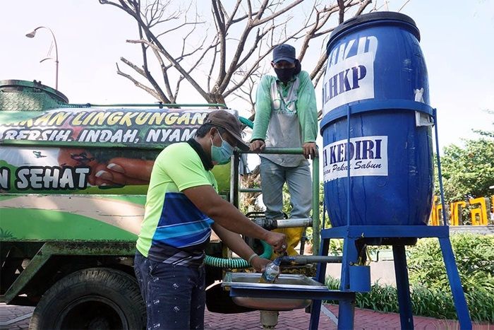 Tetap Sediakan Tandon untuk Cuci Tangan, DLHKP Kota Kediri: Jangan Dipakai Cuci Piring Tetap Sediakan Tandon untuk Cuci Tangan, DLHKP Kota Kediri: Jangan Dipakai Cuci Piring