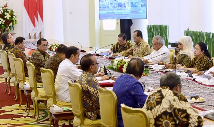 Ratas Bersama Presiden, Khofifah Bahas Proyek Koneksitas Gerbangkertasusila dan Pengembangan BTS Ratas Bersama Presiden, Khofifah Bahas Proyek Koneksitas Gerbangkertasusila dan Pengembangan BTS