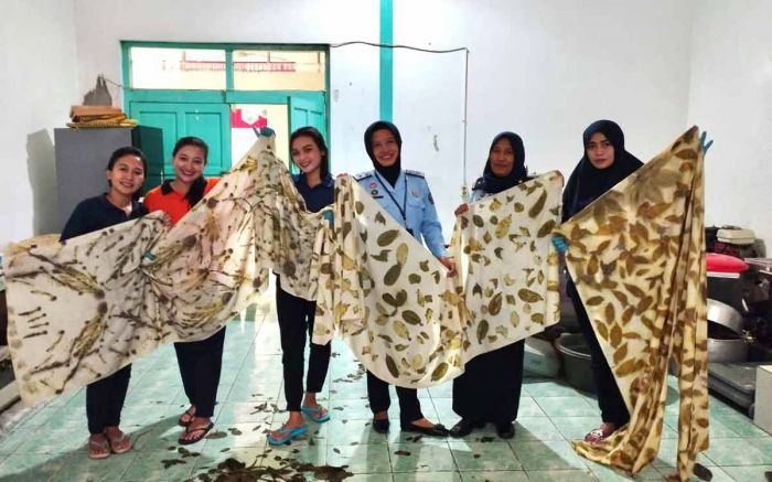 Eloknya Batik Karya Warga Binaan Lapas dan Rutan Kanwil Kemenkumham Jatim yang Mendunia Eloknya Batik Karya Warga Binaan Lapas dan Rutan Kanwil Kemenkumham Jatim yang Mendunia