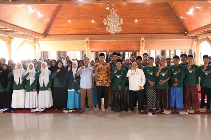 Bupati Muhdlor Apresiasi PWI Sidoarjo Kenalkan Dunia Jurnalistik untuk Santri Bupati Muhdlor Apresiasi PWI Sidoarjo Kenalkan Dunia Jurnalistik untuk Santri